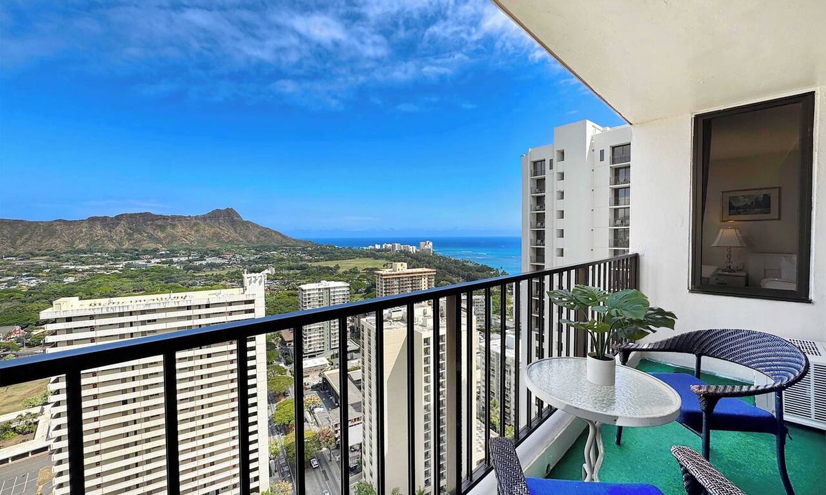 Waikiki Condo | Ocean-view retreat w/lanai & free parking