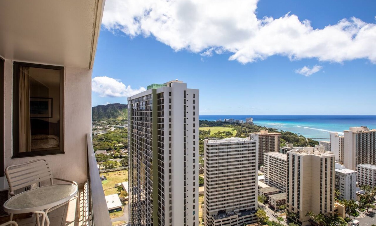 Waikiki Condo | Ocean Views | Aston Waikiki Banyan 1BOV1 – Pool & Hot Tub