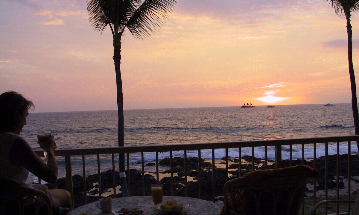 Historic Kailua Village Condo | OCEANFRONT Kona Reef, Top Rated Reviews