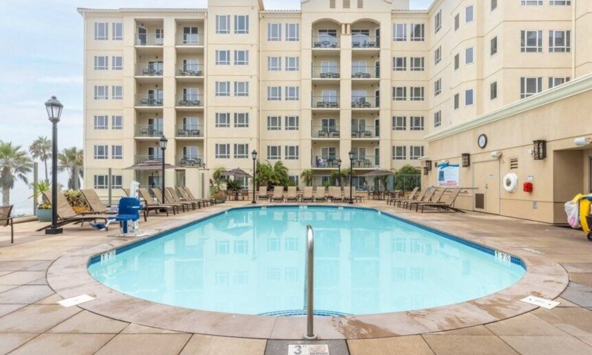 Townsite Condo | Oceanside | Couples Wave Chaser | Pool + Spa