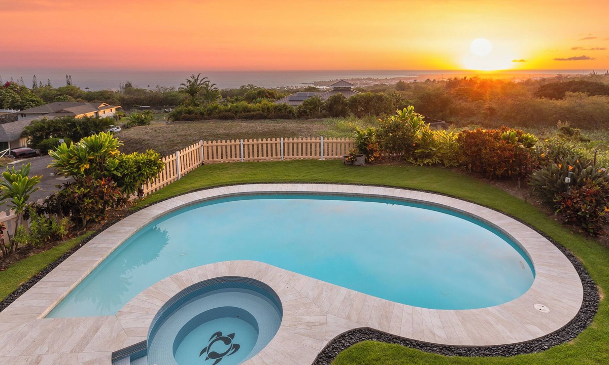 Kailua-Kona House | 🌴Panoramic Ocean Views Private Pool + Spa AC 4BR Kona Retreat Sleeps 10🌴