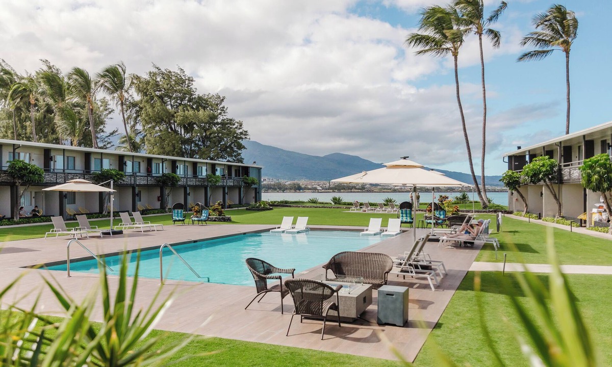Kahului Hotel | Panoramic Views! 2 Comfortable Units, Outdoor Pool, Near Kanaha Beach Park!