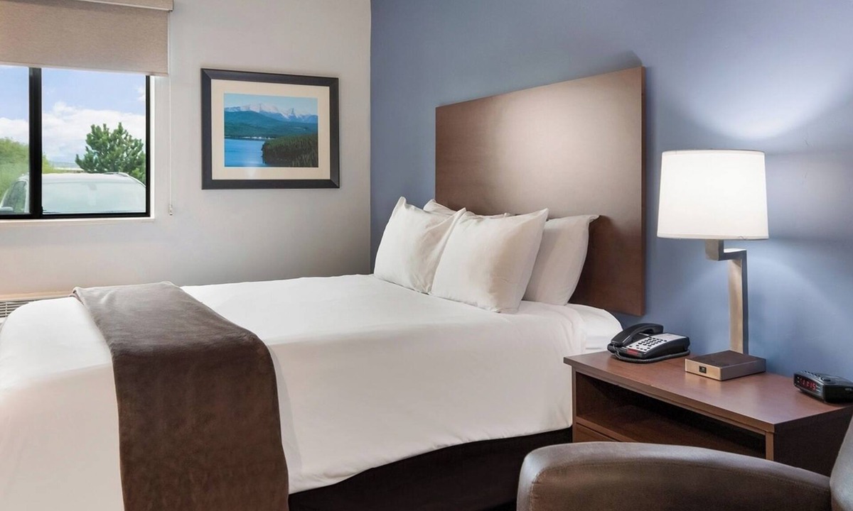 Ketchikan Hotel | Pet-Friendly Room w/Kitchen & Blackout Curtains – Great Location!