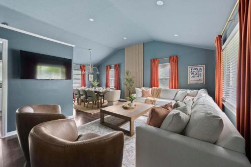 Upper Arlington House | Pool-HotTub-GameRoom-FirePit-Gym-Sauna-Playground