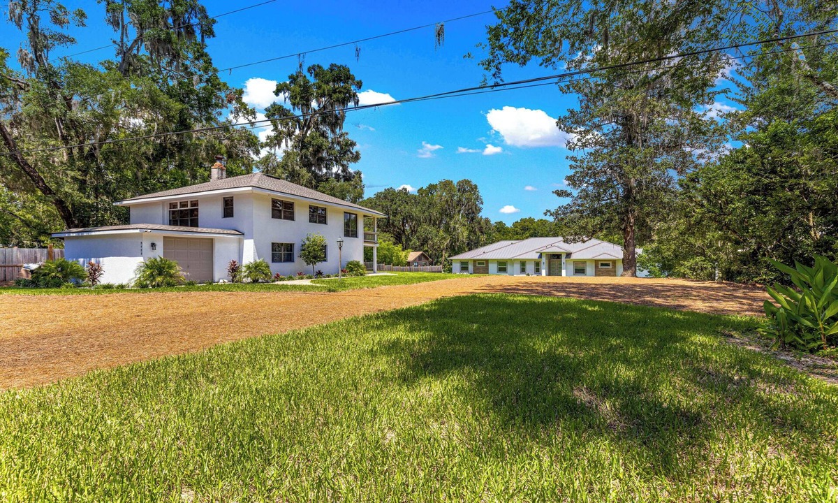 Dunnellon House | Rainbow Retreat Luxury Escape: 2 Homes, 11 Bedrooms, Perfect for Big Groups!