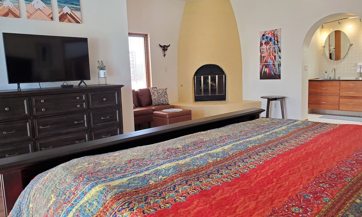 Saguaro Miraflores House | Refreshing pool & hot tub-Close to downtown but feels like country-Very Private!
