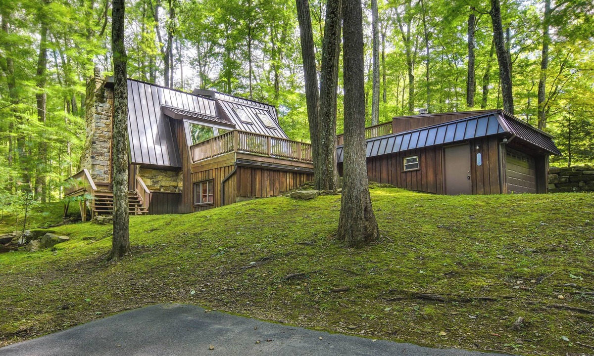 Treasure Lake Cabin | Resort Amenities: Family-Friendly DuBois Cabin