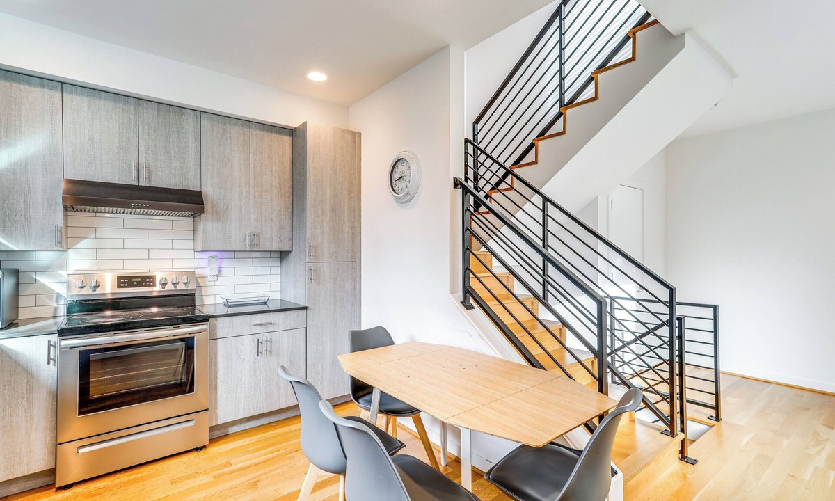 University District House | Rooftop Patio! Retreat By UW, 6 Mi to Lumen Field