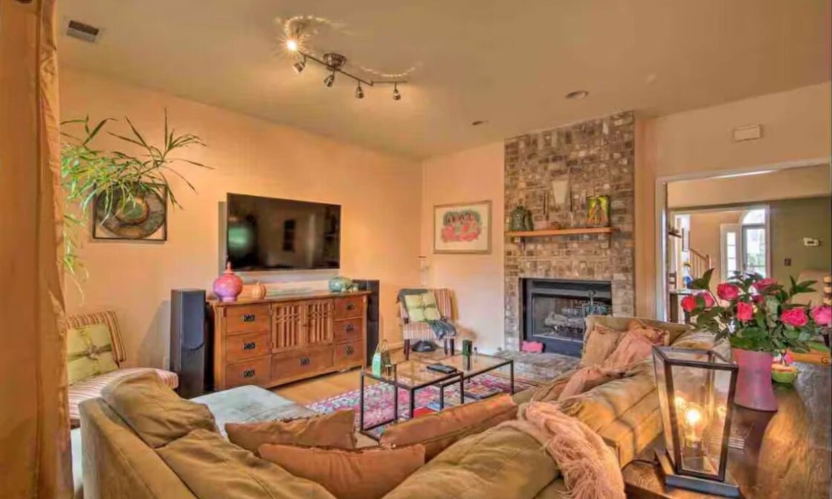 Salemtown House | Spacious 4-bedroom townhome near Downtown Nashville