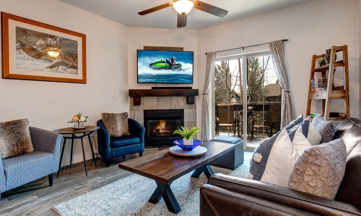 Bear Hollow Village Condo | Steps from Hot Tub, Minutes from Ski Lift! Remote work friendly!