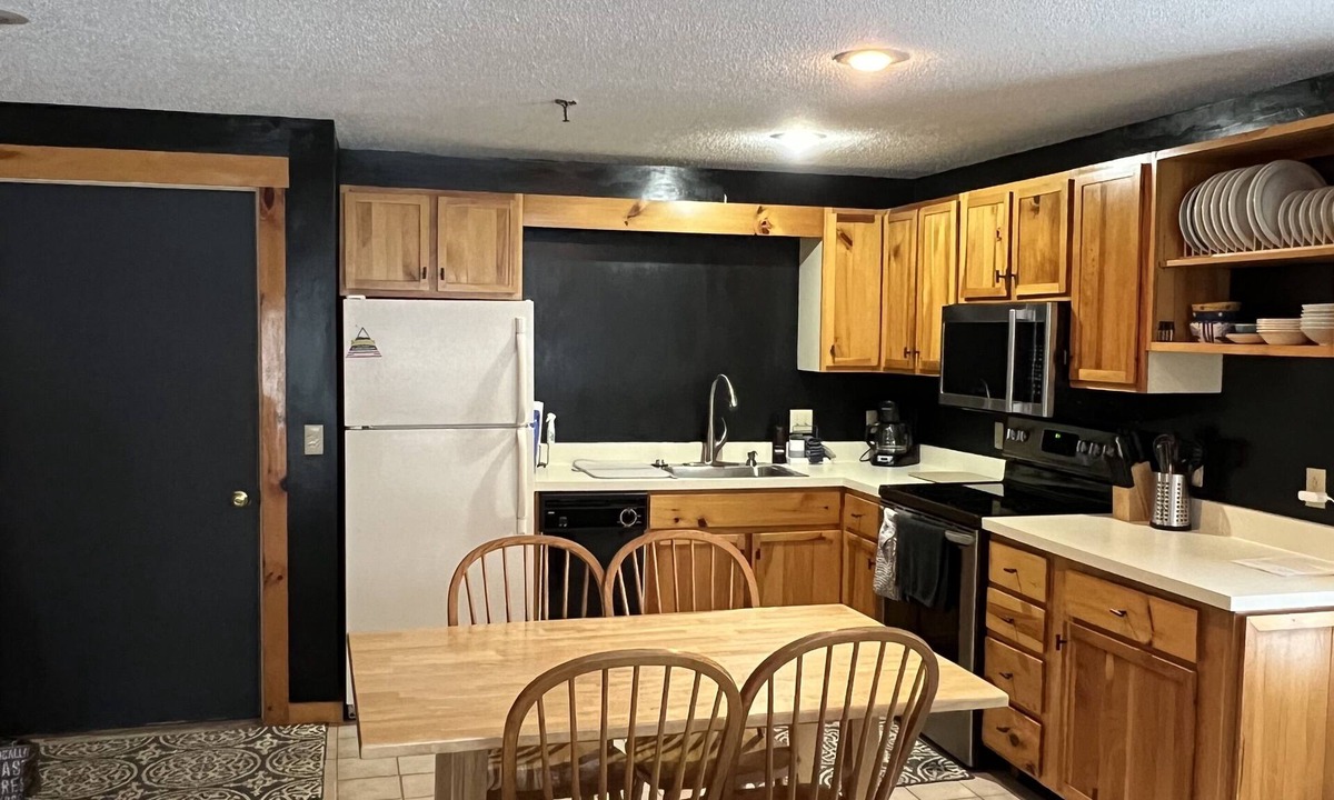 Carrabassett Valley Condo | Sugarloaf Ski-in Ski-out Snowbrook Village