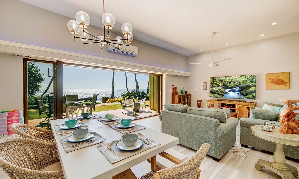 Wailua Condo | Summer Deal Oceanfront Kapaa Condo with Pool and Glass Wall Views