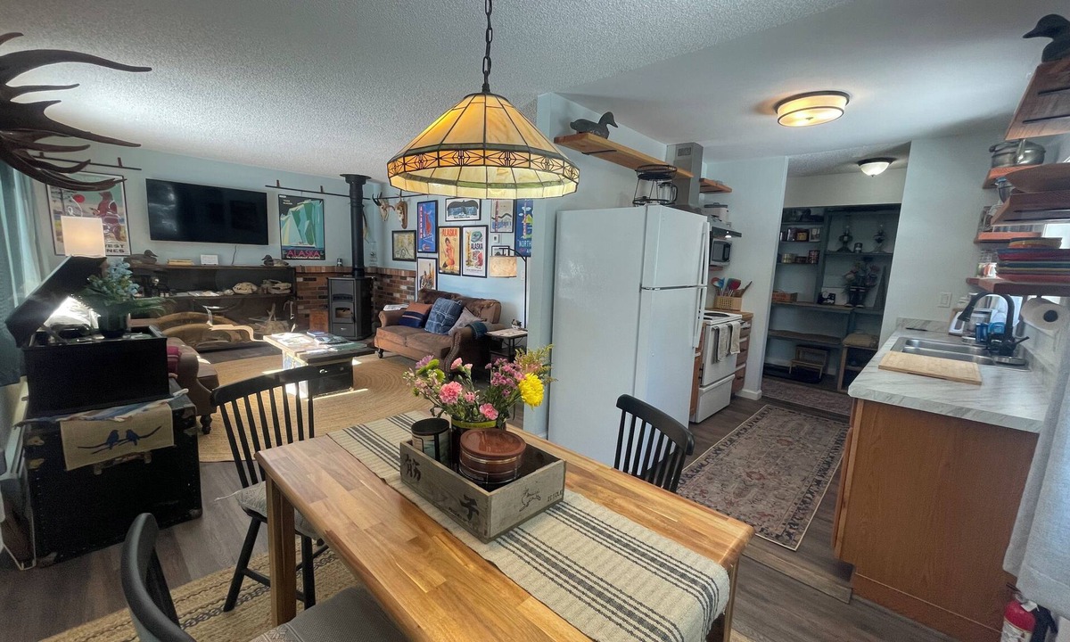 Mendenhaven Cottage | The Alaska Cottage pays homage to SE Alaska as a destination for over 100 years