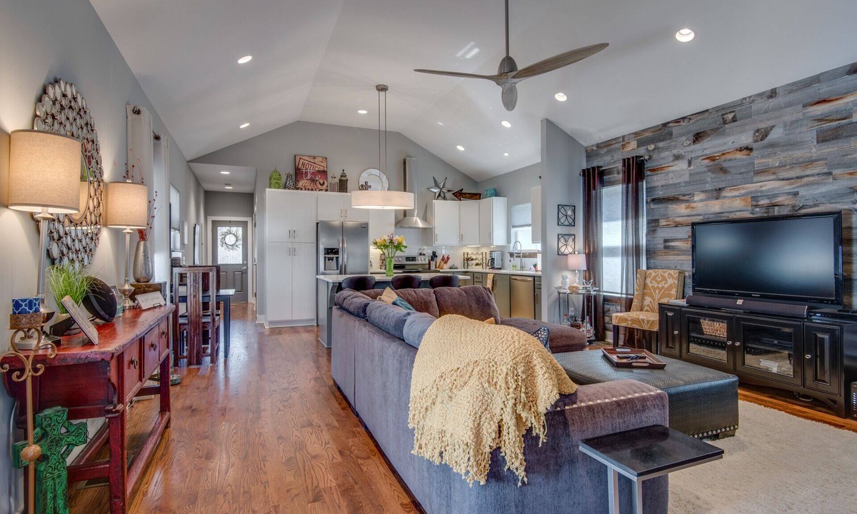 Inglewood House | The East Nashville Getaway. New home w/upgraded amenities, minutes to Broadway!