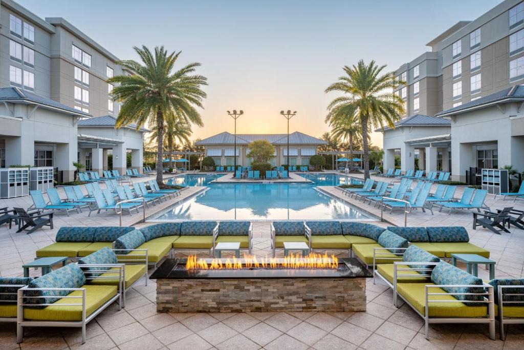 Florida Central Atlantic Coast Hotel | TownePlace Suites Orlando at FLAMINGO CROSSINGS Town Center, Western Entrance
