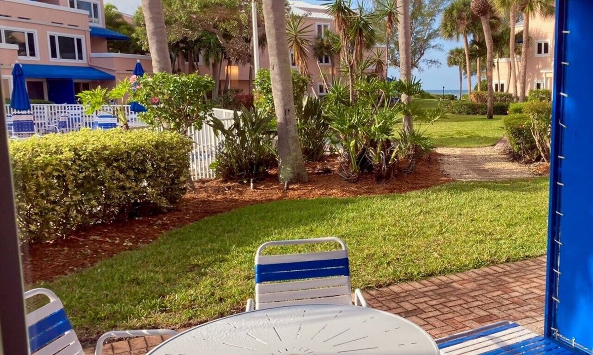 Longboat Key Condo | Unit #110 Sand Cay Beach Pool View