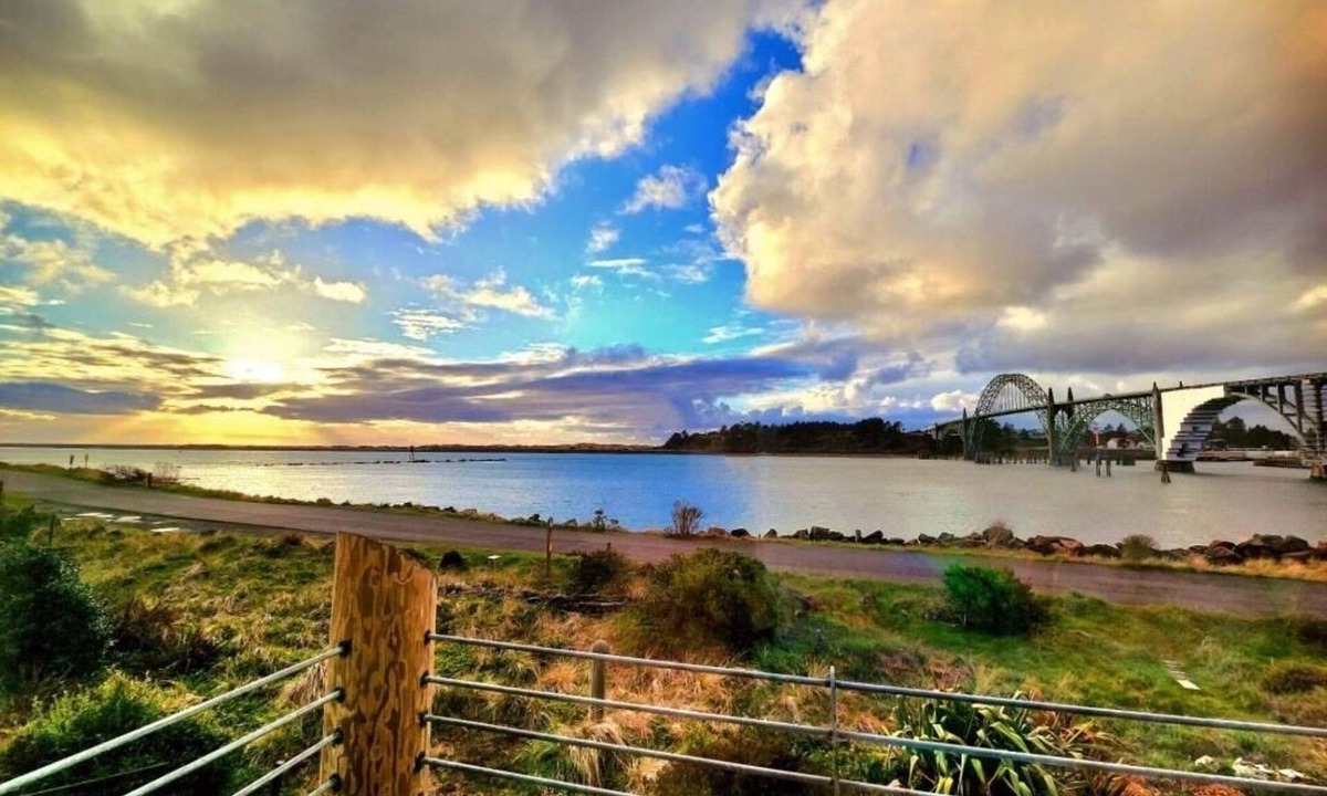 Newport Condo | Waterfront Newport, Bay Bridge Views, Steps to Aquarium