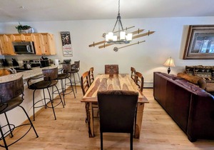 Cozy Keystone Condo | Hot Tubs, Patio & Views