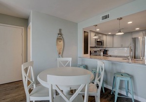 Newly Renovated Oceanfront Condo, beach access, tons of amenities