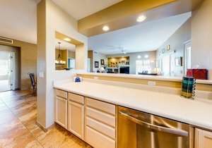 Welcoming & updated condo with WiFi, pool, hot tub & grill area