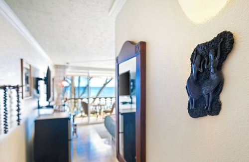 Wailua Apartment | Summer Special at Sunrise Hale | Oceanfront Studio with AC