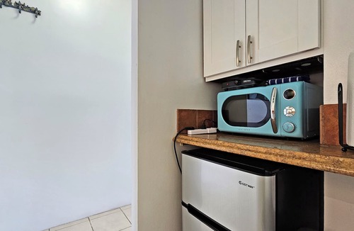 Waikiki Apartment | ωαιкιкι 6ᵗʰ Floor Studio w/Balcony — WAIKIKI GRAND HOTEL® 615