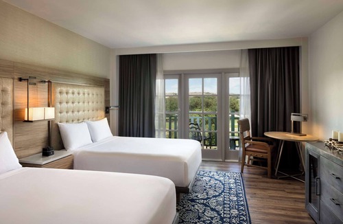 West San Antonio Hotel | 1-Bedroom Suite at a 4⭐️ Hotel