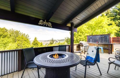 Waldport House | < 1 Mi to Port of Alsea: Inviting Gem w/Views!