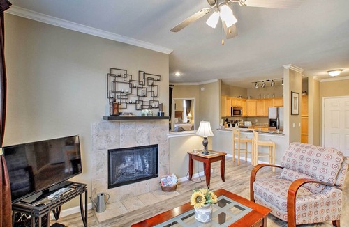 Paradise Valley Village Condo | < 1 Mi to Scottsdale Quarter! Resort Condo w/Pool