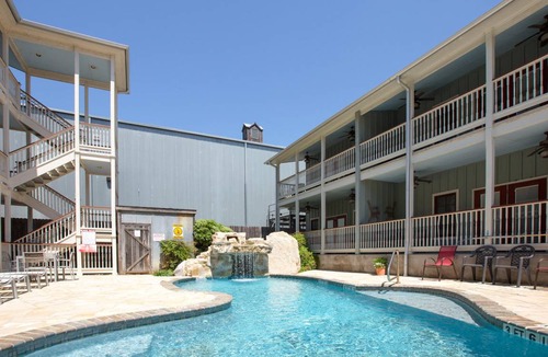 Gruene Condo | 101 m² Condo ∙ 3 bedrooms ∙ 6 guests