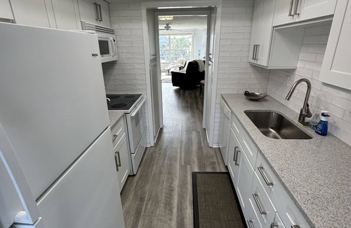 Longboat Key Apartment | 2 Bedroom Longboat Key Beachside Paradise. Steps from the Beach!