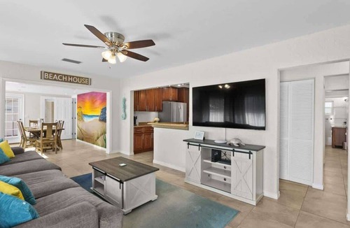 Alta Vista House | 2 Cottages Rented Together, Htd Pool, Near Beaches