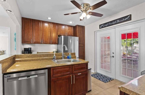 Alta Vista House | 2 Cottages Rented Together, Htd Pool, Near Beaches