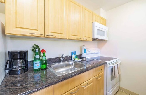 Waikiki Condo | 2BR Condo w/lanai & Diamond Head views