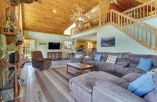 Benezette House | 3-Acre Benezette Cabin: Hot Tub, Grill & Mtn View