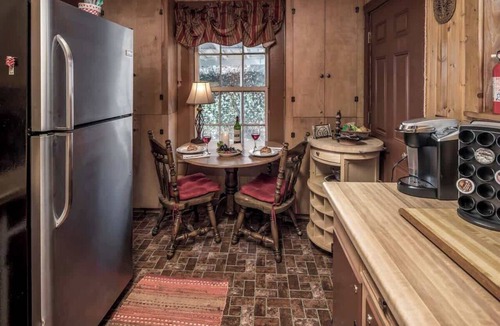 Ruidoso Cabin | 4 Miles: Cozy Vintage Cabin w/Fireplace!