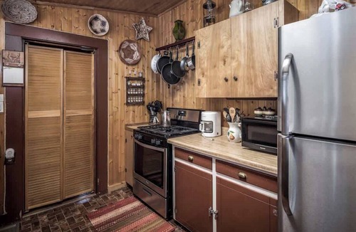 Ruidoso Cabin | 4 Miles: Cozy Vintage Cabin w/Fireplace!