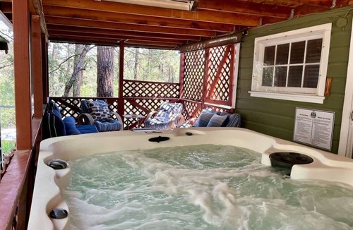 Ruidoso Cabin | 4 Miles: Cozy Vintage Cabin w/Fireplace!