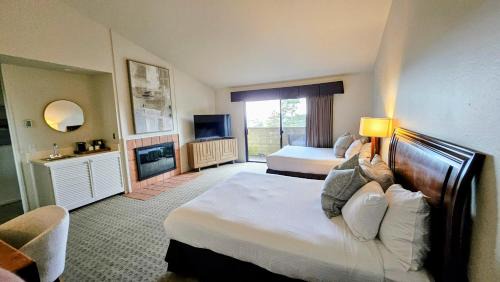 Golden Rectangle Bed & Breakfast | Adobe Inn