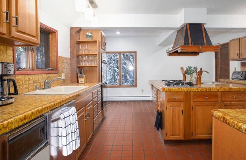 College House | Alaska Dream 7b4b Cozy Cabin in the Heart of Fairbanks