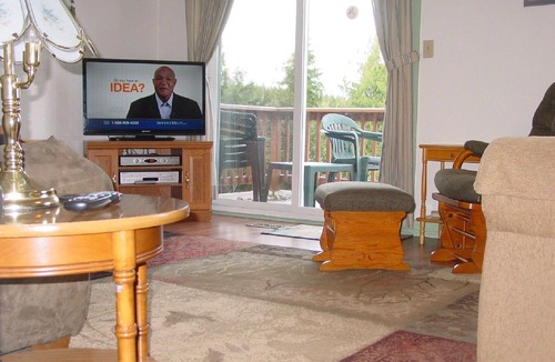 Ketchikan Apartment | Almost Home 3-bdrm overlooking Knudson Cove Marina. Fishermen & families welcome