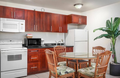 Waikiki Apartment | Aston at the Waikiki Banyan