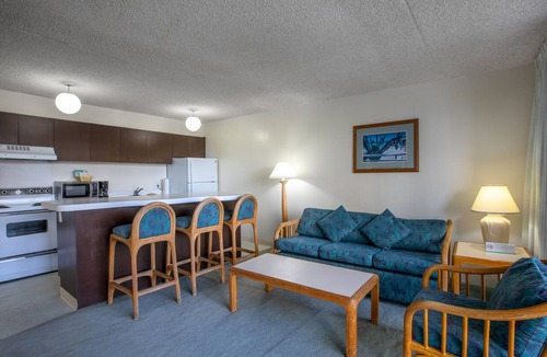 Waikiki Condo | Aston Waikiki Banyan 1BST4 | Pool & Hot Tub