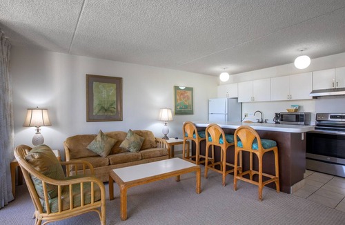 Waikiki Condo | Aston Waikiki Banyan 1BMV1 | Mountain Views – Pool & Hot Tub