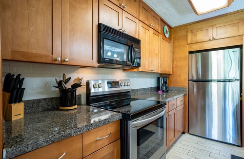 Kihei Condo | AUGUST 20% OFF 7nt stays Remodeled Kihei Oceanfront property AC, Gas BBQ & Pool