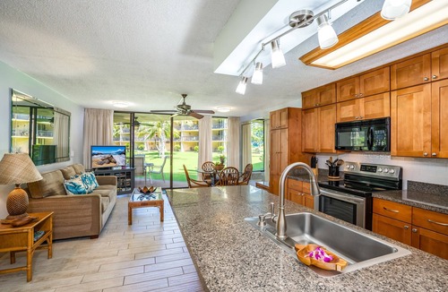 Kihei Condo | AUGUST 20% OFF 7nt stays Remodeled Kihei Oceanfront property AC, Gas BBQ & Pool