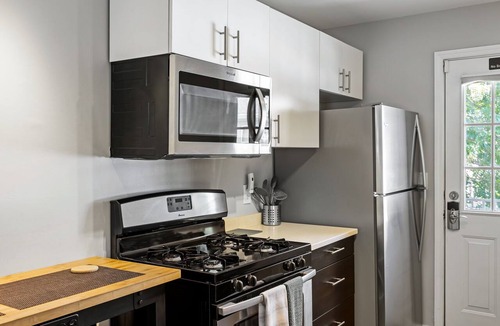 Buckhead Apartment | (BC1bH) Great Location, Peaceful Condo Near Peachtree Street