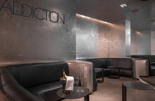 Waikiki Resort | Beach Getaway! Partial Ocean View, Pools, Bar, Mini-Market, Parking