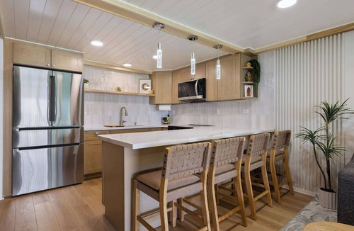 Punaluu Condo | Beachfront Condo with Stunning View