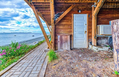 Point Roberts Apartment | Beachfront Studio w/Lovely Views, Private Patio